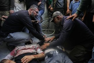 Η γενοκτονία στη Γάζα, το εστιατόριο και το λουκέτο